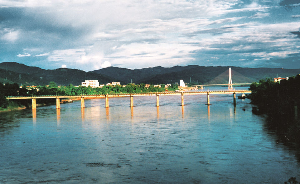 五十年代修建的景洪瀾滄江大橋